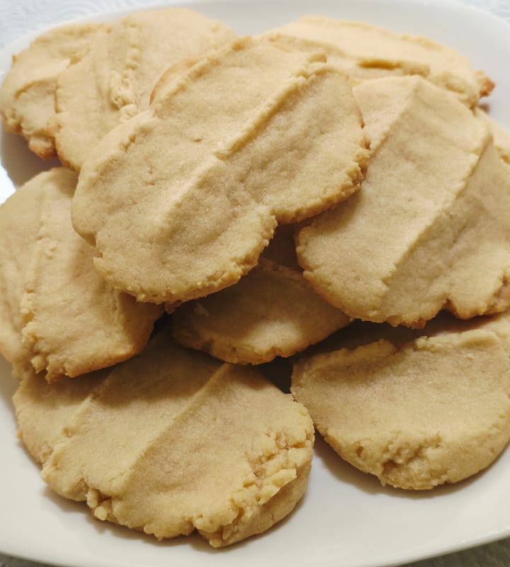Golden butter cookies