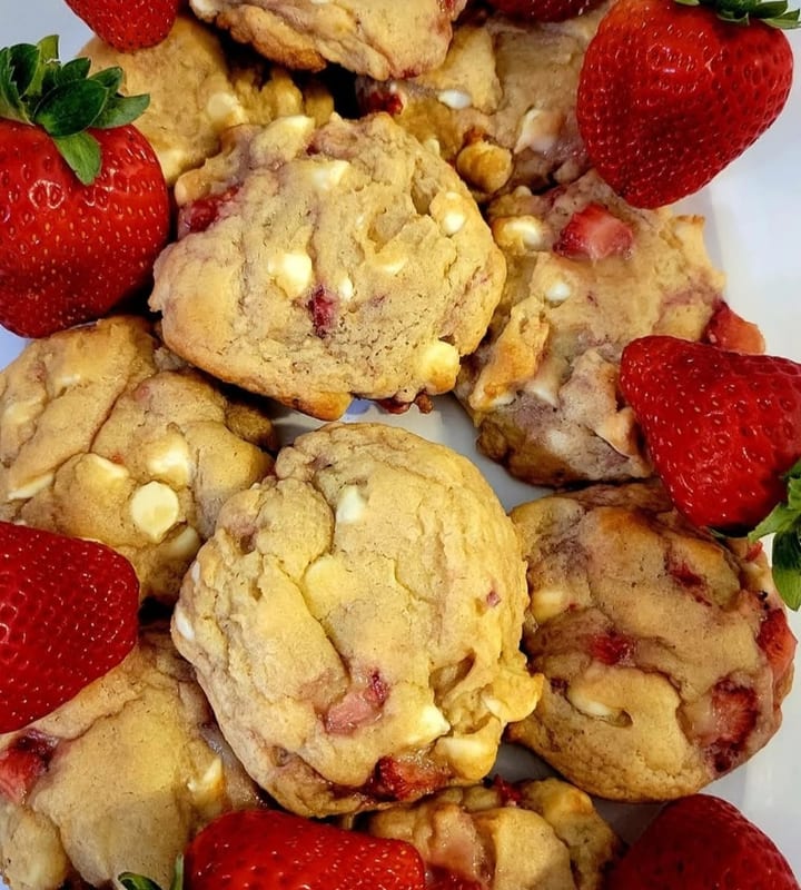 Strawberry white chocolate cookie